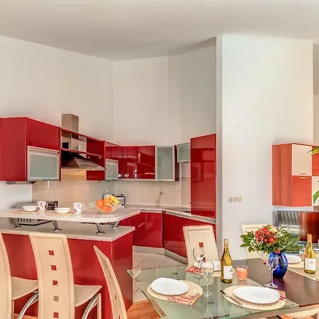 아파트 Penthouse Homewood