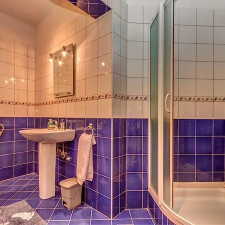 Penthouse Homewood * トロギール