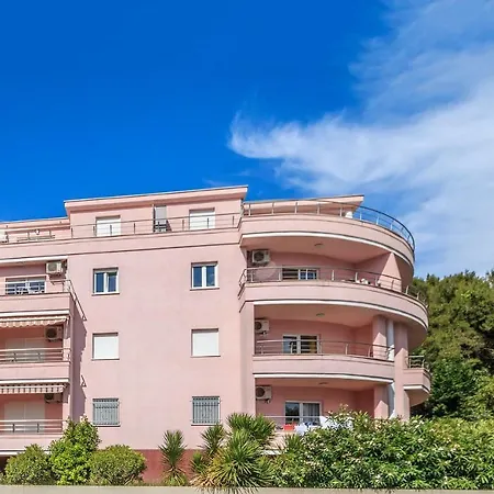 Penthouse Homewood 트로기르